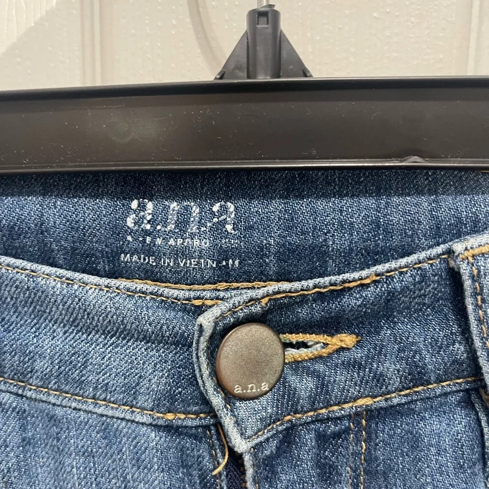 A.n.a jeans very distressed size 4 good condition - Picture 5 of 12